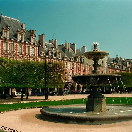 Grand Place Des Vosges, Marais/bastille